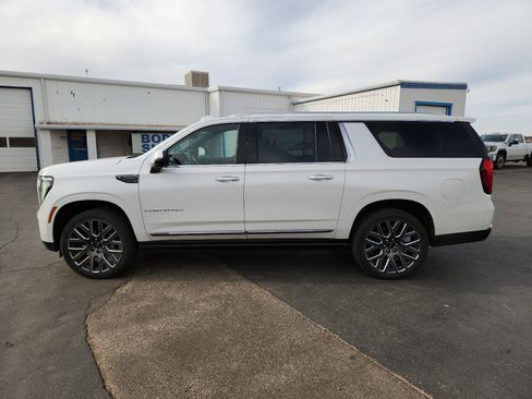 Used 2025 GMC Yukon XL Denali Ultimate w/ LPO, Floor Liner Package image 2