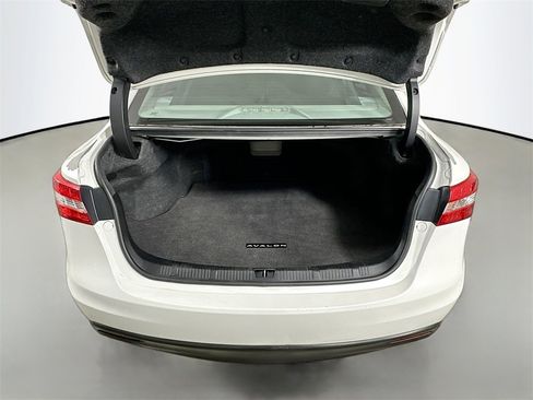 Used 2014 Toyota Avalon Limited image 32