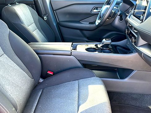 Certified 2025 Nissan Rogue SV image 23