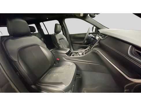 Used 2023 Jeep Grand Cherokee Altitude AWD/4WD image 18