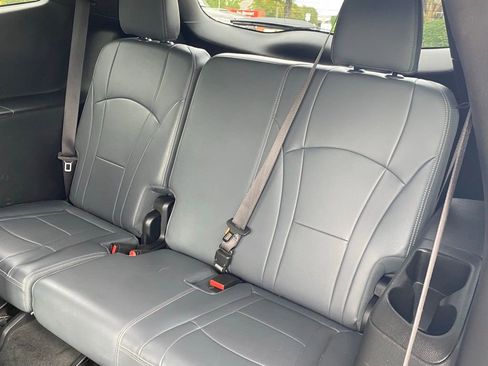 Used 2024 Buick Enclave Premium image 8