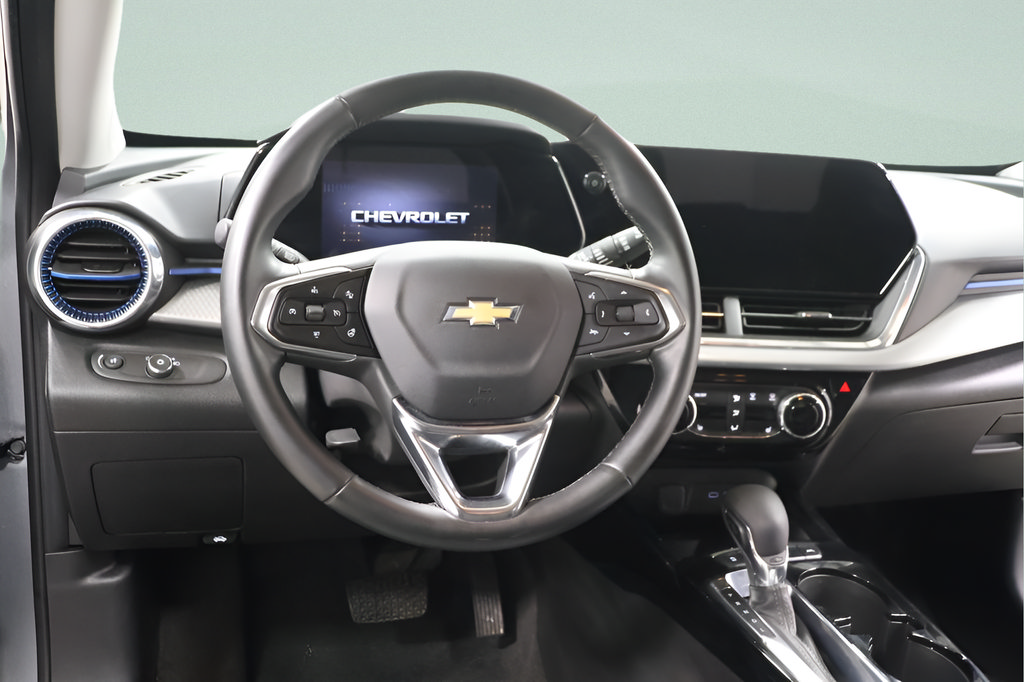 Used 2025 Chevrolet Trax LT w/ LT Convenience Package FWD image 9