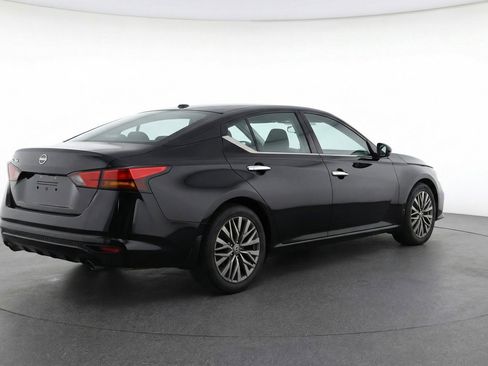 Used 2025 Nissan Altima 2.5 SV image 9