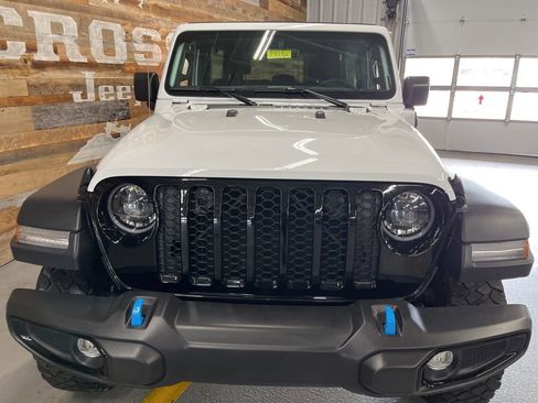 Used 2023 Jeep Wrangler Unlimited w/ Sun & Screen Package image 10