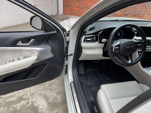 Used 2025 Genesis G70 2.5T image 9