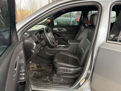 Used 2023 Chevrolet Traverse LT image 6