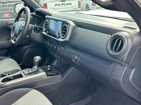 Used 2021 Toyota Tacoma TRD Sport w/ Technology Package image 12