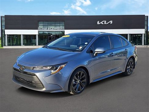 Used 2025 Toyota Corolla LE image 2