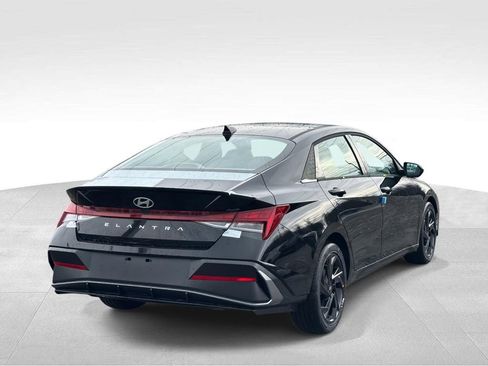 New 2026 Hyundai Elantra SEL Sport Premium FWD image 4