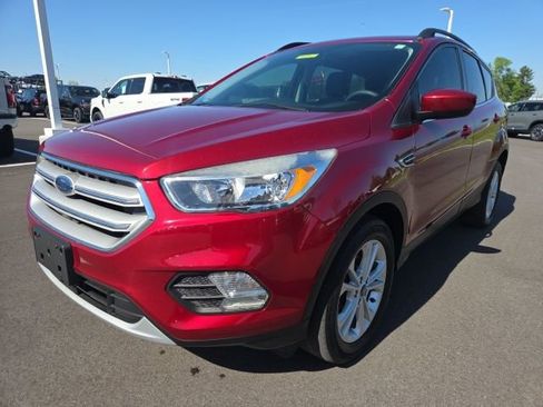 Used 2018 Ford Escape SE image 2