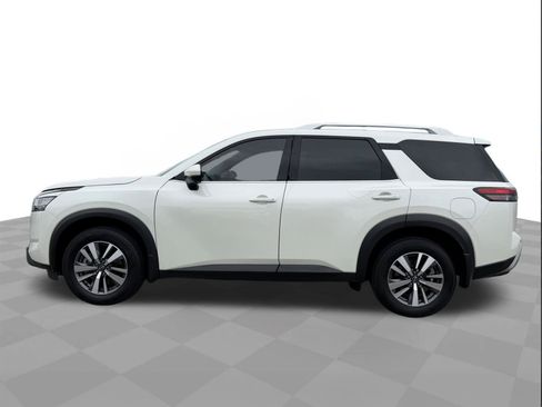Used 2024 Nissan Pathfinder SL AWD/4WD image 2