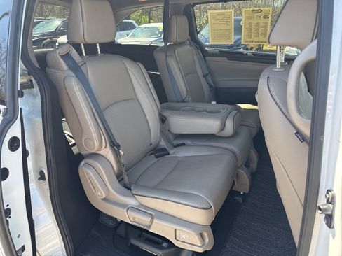 Used 2022 Honda Odyssey Elite image 11