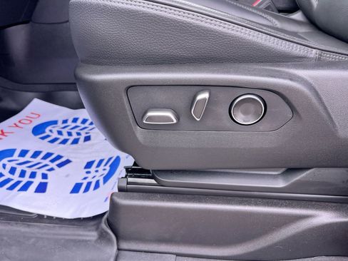 Used 2024 GMC Yukon Denali w/ Denali Reserve Package image 13