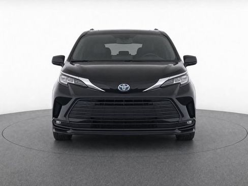 Used 2023 Toyota Sienna XLE Woodland Edition AWD/4WD image 5