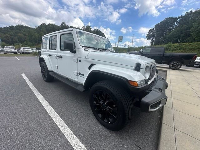 Used 2025 Jeep Wrangler Unlimited Sahara AWD/4WD image 39