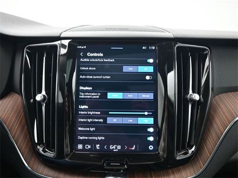 Used 2024 Volvo XC60 B5 Plus w/ Climate Package image 19