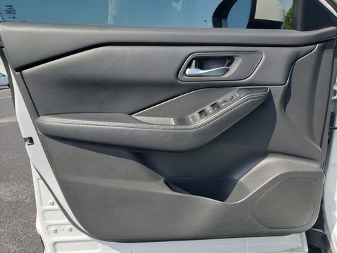 Used 2024 Nissan Rogue SV AWD/4WD image 12