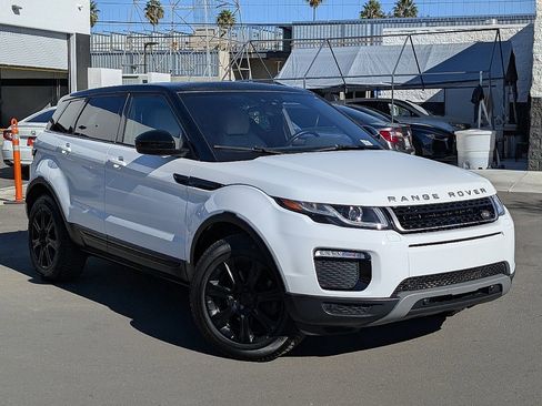Used 2017 Land Rover Range Rover Evoque SE Premium image 3