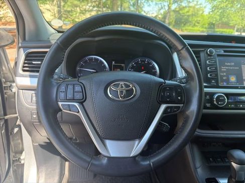 Used 2019 Toyota Highlander Limited AWD/4WD image 13