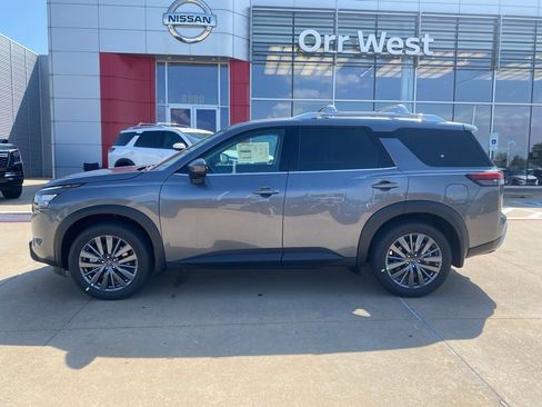 New 2025 Nissan Pathfinder SL w/ SL Premium Package image 2