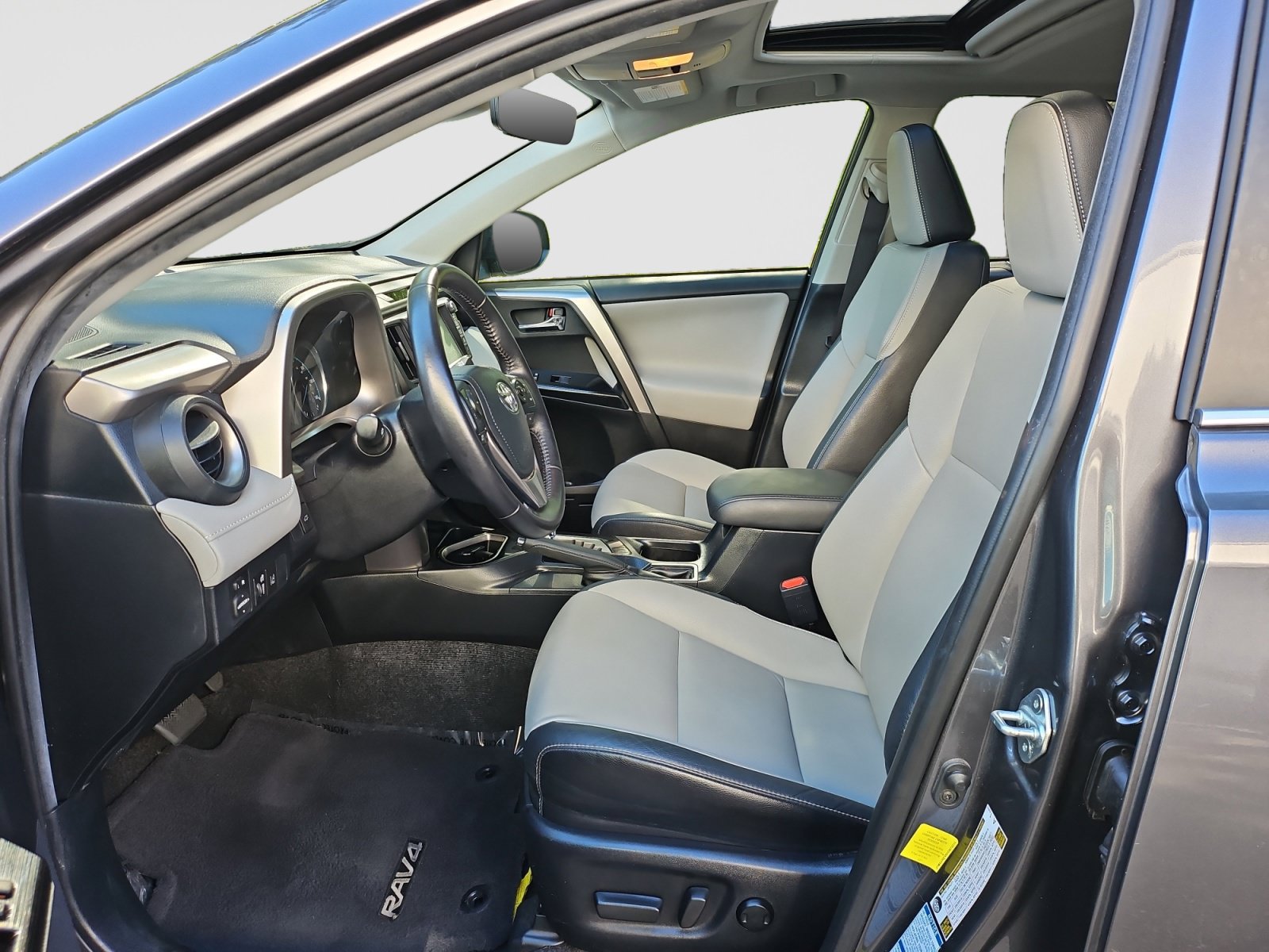 Used 2017 Toyota RAV4 Limited w/ Advanced Technology Package AWD/4WD image 20