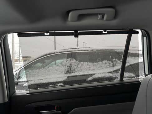 Used 2024 Toyota Highlander XLE image 27