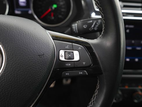 Used 2020 Volkswagen Tiguan SE R-Line image 18