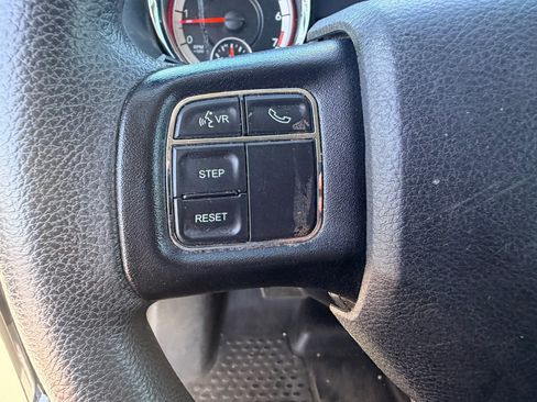 Used 2019 Dodge Grand Caravan SE w/ UConnect Hands-Free Group FWD image 18