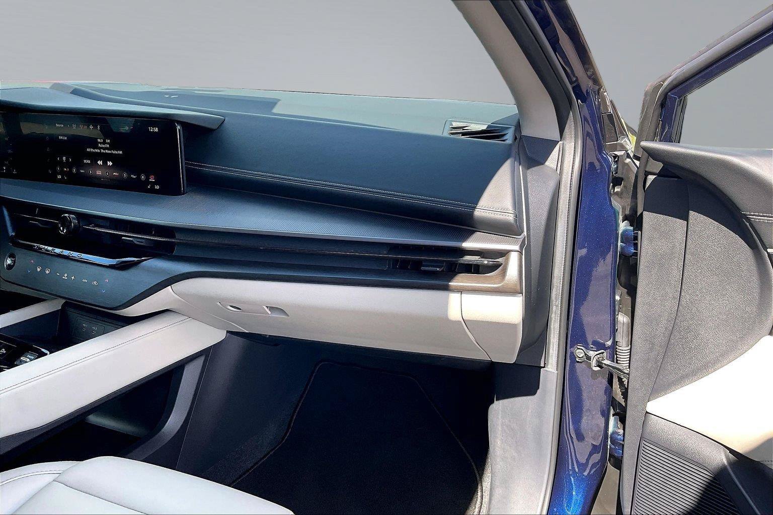 Certified 2025 Nissan Murano SV FWD image 18