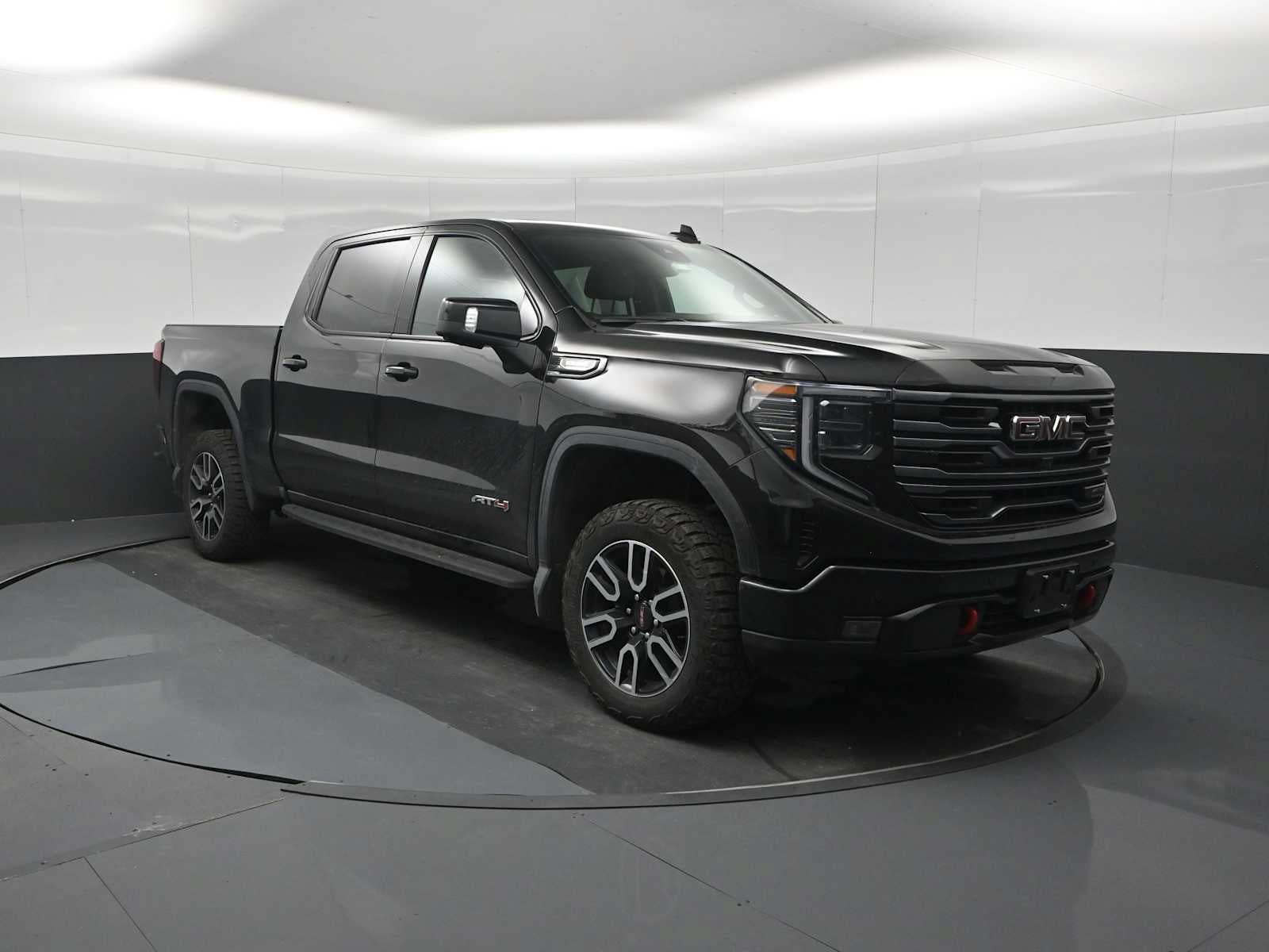 Used 2025 GMC Sierra 1500 AT4 w/ AT4 Premium Package AWD/4WD image 2