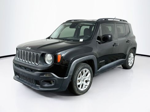Used 2017 Jeep Renegade Latitude w/ Popular Equipment Group FWD image 3