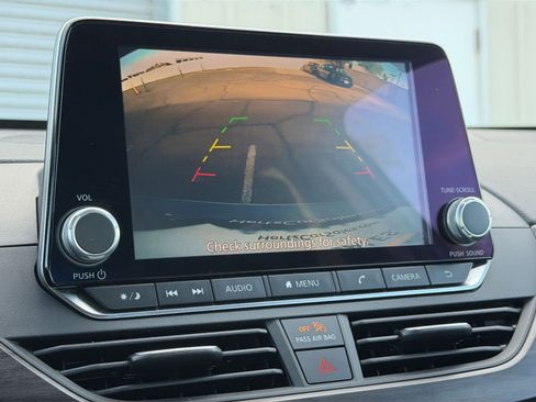 Used 2025 Nissan Altima 2.5 SV FWD image 23