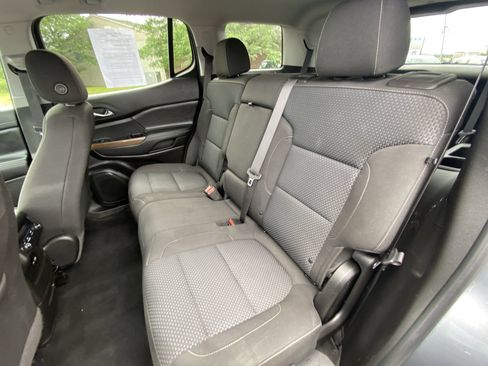 Used 2020 GMC Acadia SLE FWD image 25