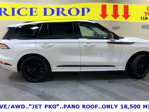 Used 2023 Lincoln Aviator Reserve w/ Equipment Group 201A image 2