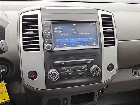 Used 2019 Nissan Frontier SV image 15