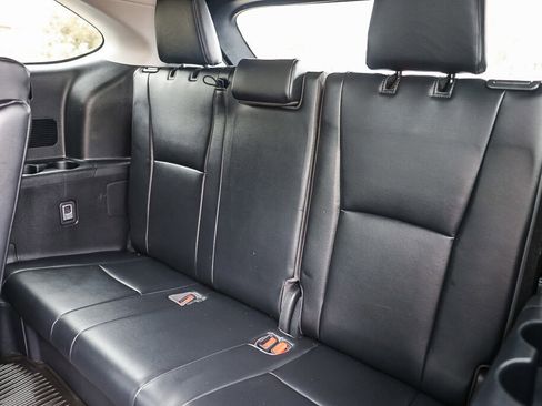 Used 2023 Toyota Highlander XLE FWD image 11