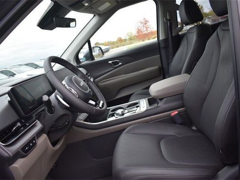 New 2026 Kia Carnival EX image 24