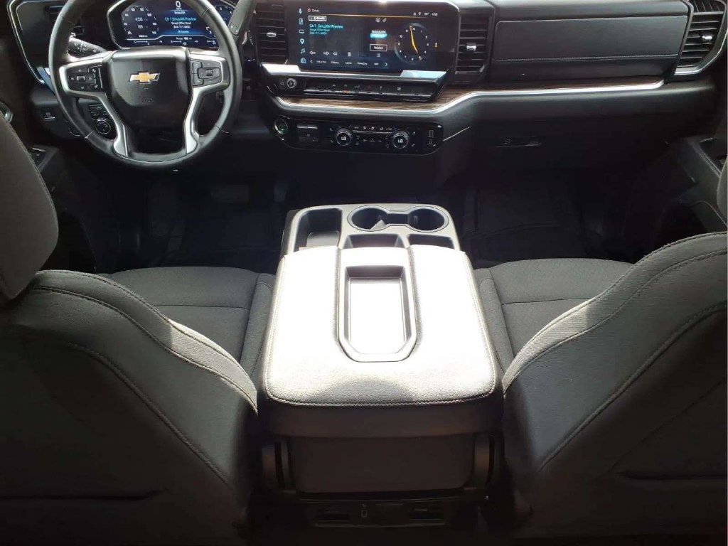 Used 2025 Chevrolet Silverado 1500 LT RWD image 9