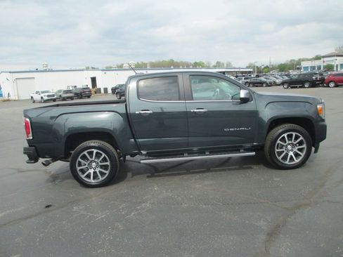 Used 2021 GMC Canyon Denali image 4