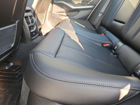 Used 2023 BMW 330i xDrive Sedan w/ Premium Package image 27