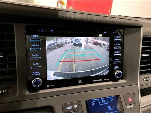 Used 2020 Toyota Sienna SE w/ SE Preferred Package FWD image 21