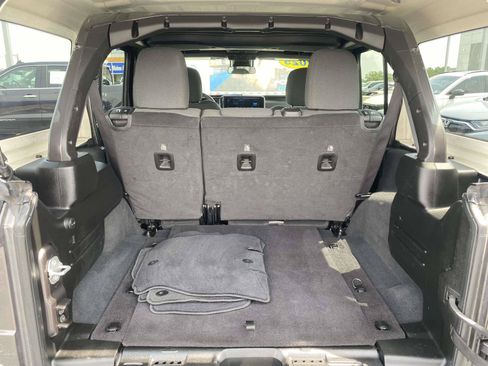 Used 2025 Jeep Wrangler Unlimited Rubicon AWD/4WD image 10