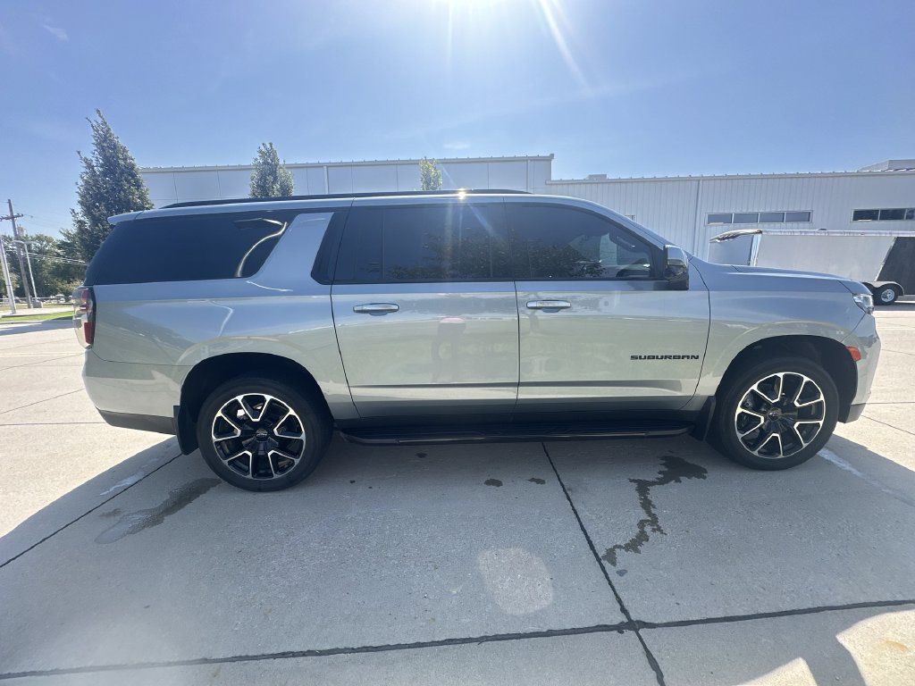 Used 2024 Chevrolet Suburban RST w/ Luxury Package AWD/4WD image 13