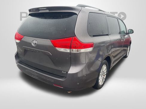 Used 2013 Toyota Sienna XLE image 42