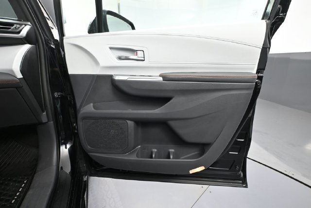 Used 2021 Toyota Sienna XSE FWD image 37