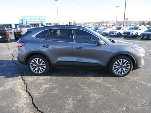 Used 2022 Ford Escape Titanium image 6