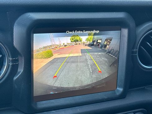 Used 2023 Jeep Wrangler Unlimited Sahara AWD/4WD image 19