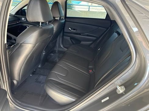 Used 2023 Hyundai Elantra Limited FWD image 3