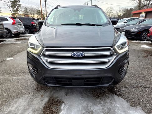 Used 2018 Ford Escape SE w/ SE Sport Appearance Package image 3