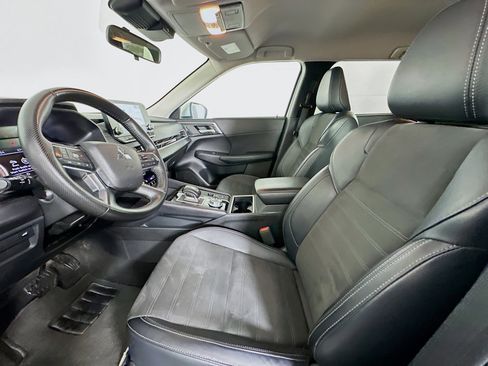 Used 2024 Mitsubishi Outlander SE image 13